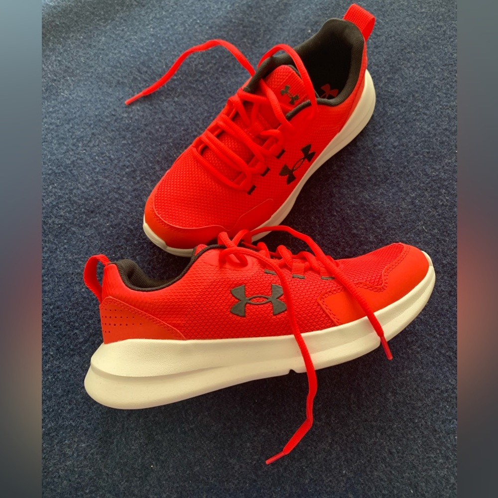 Under Armour Shoes - Big Boy size 6 *worn once*